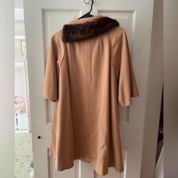 Petite small vintage camel wool coat with (real) fur collar - Picture 2 of 5